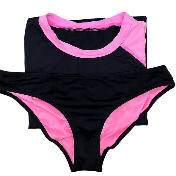 Set: Volcom Surf Shirt & PINK bikini bottoms - Picture 4 of 6